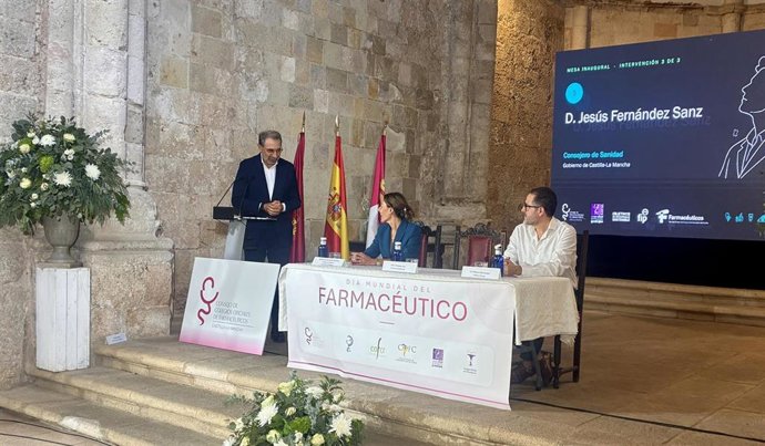 El consejero de Sanidad, Jesús Fernández Sanz, en los actos del Día Mundial del Farmacéutico.