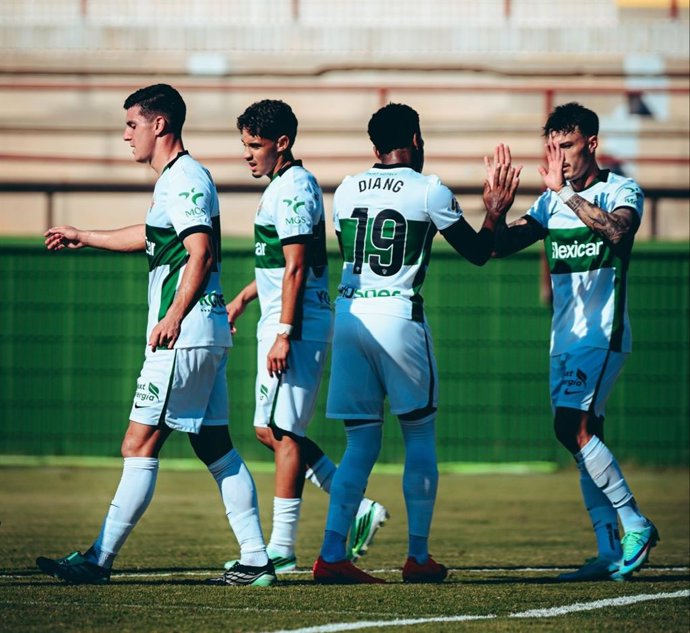 El Elche ha goleado al Cartagena en un entrenamiento a puerta cerrada para mantener el ritmo competitivo durante el parón liguero.