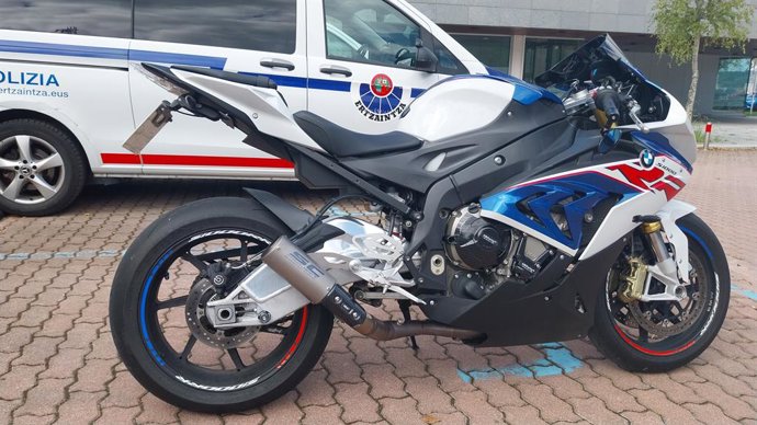 Konfiskatutako motoetako bat