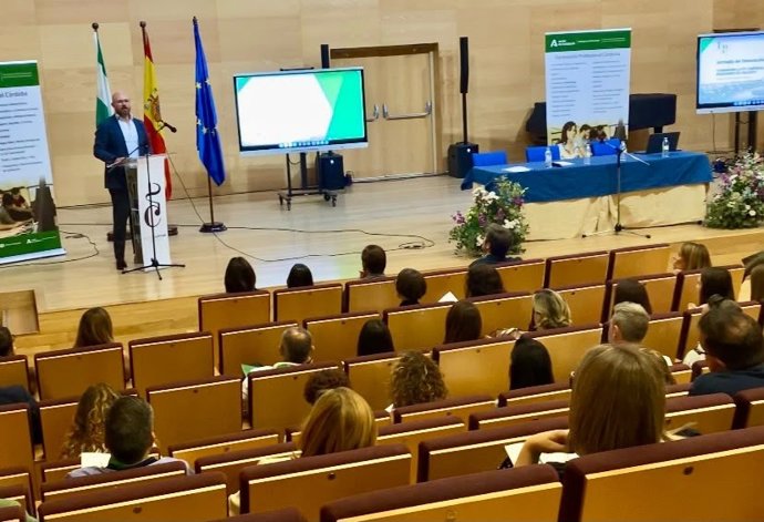 Florentino Santos interviene en la inauguración en Córdoba del encuentro titulado 'Dinamizar la FP y la empresa Innovando en talento'.