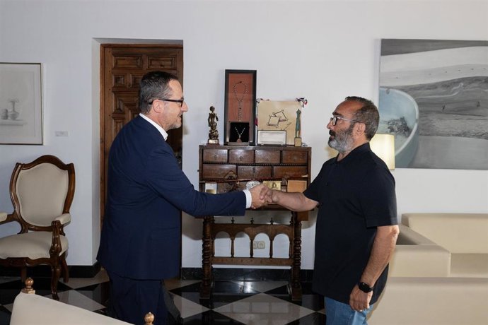 El presidente de la Diputación de Cáceres, Miguel Ángel Morales, y el gerente del Grupo de Ciudades Patrimonio de la Humanidad de España (GCPHE), Gumersindo Bueno