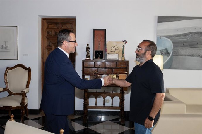 El presidente de la Diputación de Cáceres, Miguel Ángel Morales, y el gerente del Grupo de Ciudades Patrimonio de la Humanidad de España (GCPHE), Gumersindo Bueno