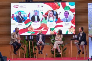El consejero de Agricultura, Pesca, Agua y Desarrollo Rural de la Junta de Andalucía, Ramón Fernández-Pacheco, durante la cuadragésima novena Asamblea General de Coexphal, celebrada en Roquetas de Mar (Almería).