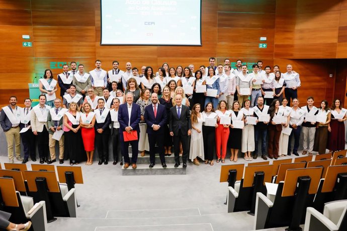 Alumnos en su entrega de diplomas