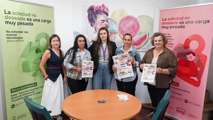 Consuelo Urdangaray, Técnica Municipal; Erica Montoya, De La Asociación Jucal Calis; Zaira Briz, De La Asociación Nómades; Mónica Montoya, De La Asociación Jucal Calís, Y Pilar Santianes, Concejala De Mayores.