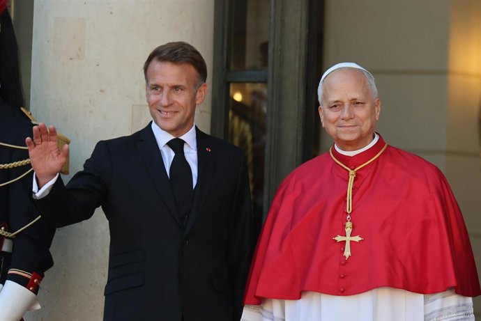 El Papa junto a Emmanuel Macron.