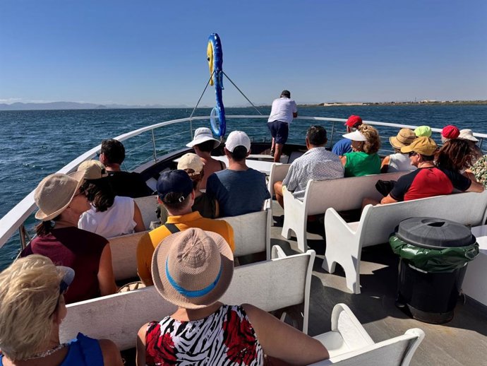 San Javier estrena un programa de visitas guiadas en barco por el Mar Menor