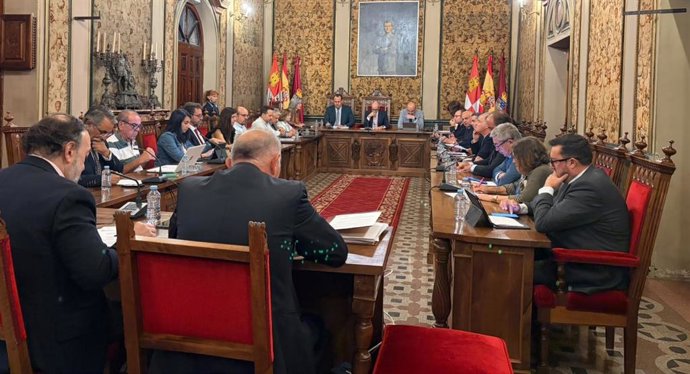Javier Iglesias preside su último pleno como presidente de la Diputación de Salamanca