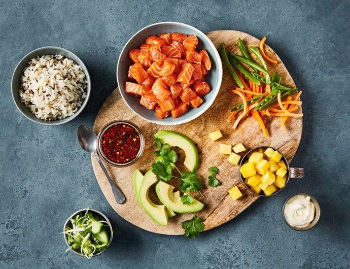 Poke con Salmón de Noruega y otros ingredientes saludables