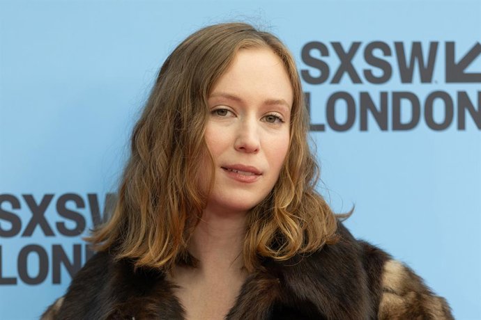Archivo - Hannah Einbinder attends the premiere screening of ''Teenage Sex and Death in Camp Miasma'' during the SXSW, at The Barbican Centre in London.,Image: 1108451189, License: Rights-managed, Restrictions: , Model Release: no