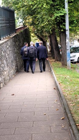 El representante legal de Dragados abandona los juzgados de Salesas junto a sus abogados