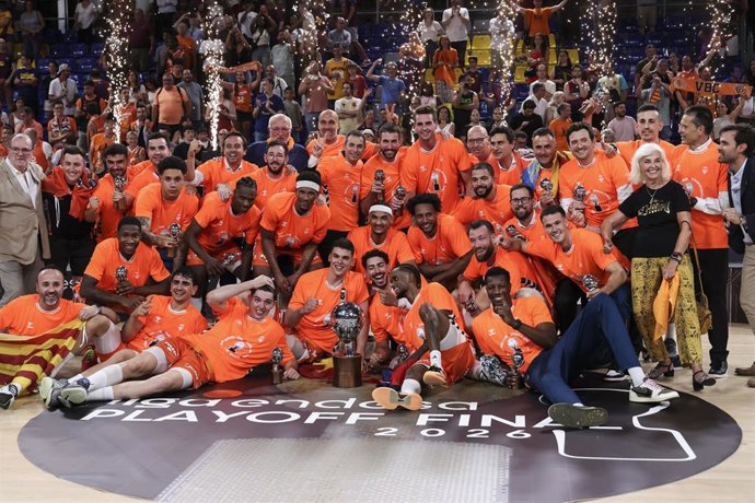 Archivo - El Valencia Basket celebra la conqusita de la Liga Endesa 25-26