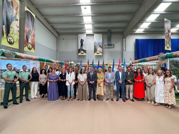 Autoridades en la inauguración de la XXIII Feria Cinegética y de Productos Naturales de San Silvestre de Guzmán (Huelva).