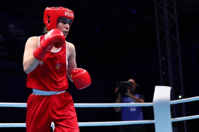 Archivo - Arquivo - 30 de junho de 2023, Nowy Targ, Malopolska, Polônia: WASSILA LKHADIRI, da Seleção da França (azul), vence LAURA FUERTES FERNANDEZ, da Seleção da Espanha, na semifinal da categoria feminina de 50 kg do boxe nos Jogos Europeus de 2023, e