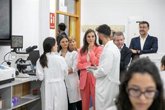 Foto: Letizia.- Alumnos del IES 'Ribera del Tajo' de Talavera (Toledo) reciben a la reina y le muestran sus proyectos de excelencia