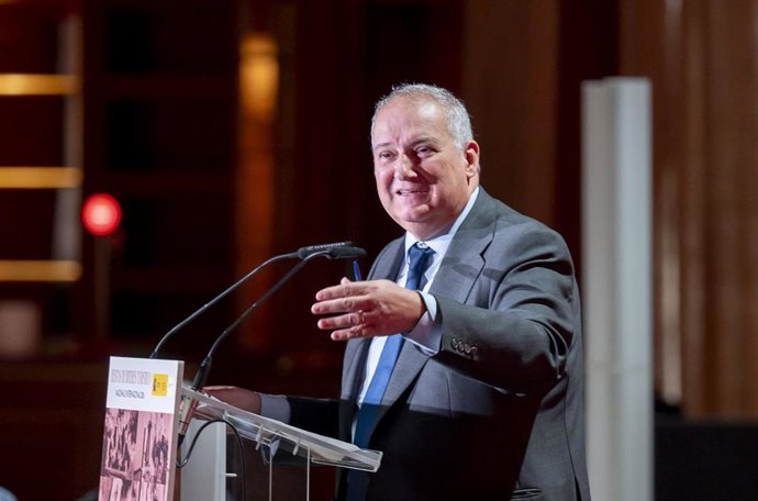 El ministro de Industria y Turismo, Jordi Hereu, interviene durante la entrega de diplomas que acreditan a 16 fiestas locales como Fiestas de Interés Turístico Nacional e Internacional, en el Teatro Real, a 25 de septiembre de 2026, en Madrid (España). 
