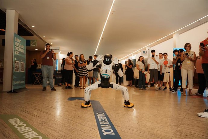 Un robot en el congreso Potencial Digital 2026 celebrado en Cáceres.