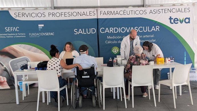 SEFAC visibiliza con una carpa sanitaria el papel del farmacéutico comunitario en la mejora de la salud de la población