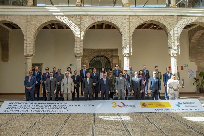 El ministro de Medio Ambiente, Agricultura y Ganadería de Andorra, Guillem Casal, con los otros ministros que han participado en la conferencia.