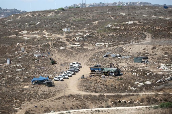 21 de setembro de 2026, Nablus, Cisjordânia, Palestina: Vista de um posto avançado de assentamento pastoral estabelecido em terras palestinas perto da comunidade palestina de Al-Mas'udiyya, a oeste de Nablus, na Cisjordânia. Moradores palestinos haviam er
