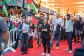 Foto: Personalidades del cine se concentran en San Sebastián en apoyo a la película 'Naza' y sus directores