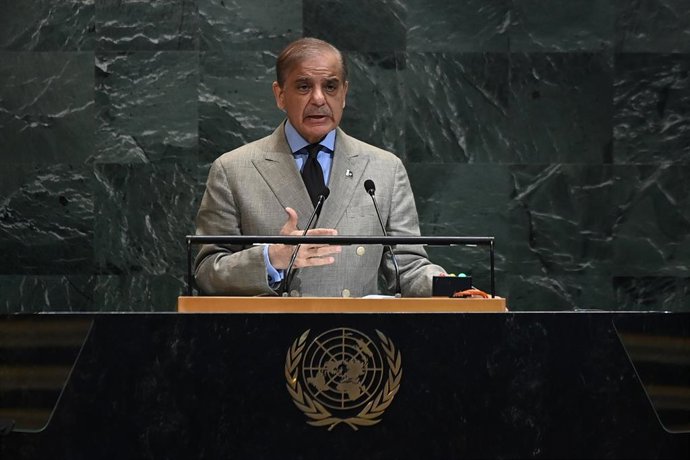 Archivo - UNITED NATIONS, Sept. 26, 2025  -- Pakistani Prime Minister Shehbaz Sharif delivers a speech during the General Debate of the 80th session of the United Nations General Assembly (UNGA) at the UN headquarters in New York, on Sept. 26, 2025.