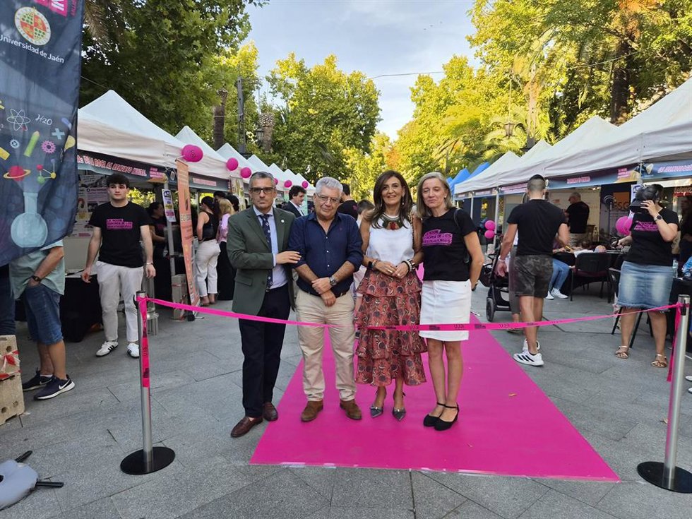 Foto familar de 'La Noche Europea de los Investigadores' 2026 en Jaén.