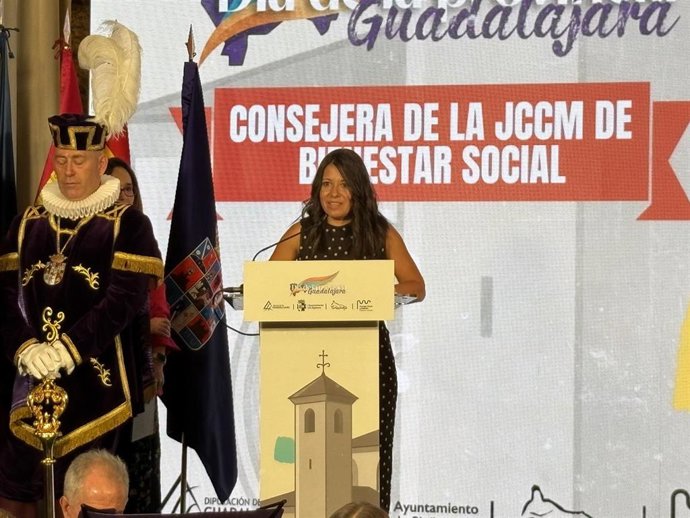 La consejera de Bienestar Social de Castilla-La Mancha, Bárbara García Torijano, durante el Día de la Provincia de Guadalajara celebrado en Sigüenza.