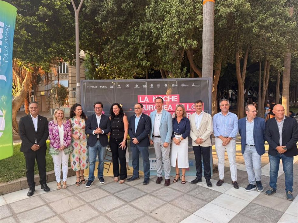 Fotografía familiar de La Noche Europea de los Investigadores en Almería.