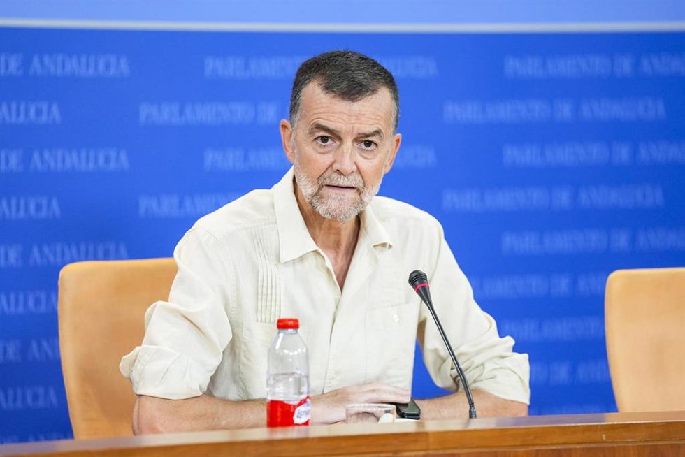 El portavoz del grupo parlamentario Por Andalucía, Antonio Maillo, durante la ronda de ruedas de prensa de portavoces de los grupos parlamentarios en el Parlamento de Andalucía. A 16 de septiembre de 2026 en Sevilla (Andalucía, España).