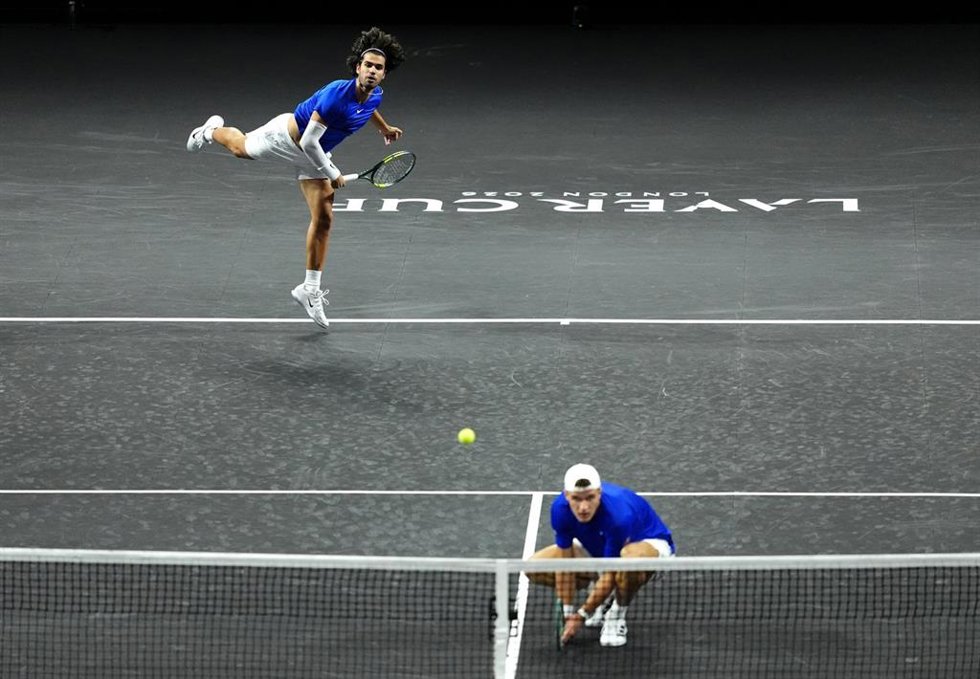 Carlos Alcaraz y Jakub Mensik, durante un partido de la Laver Cup.