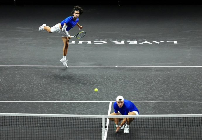 25 September 2026, United Kingdom, London: Team Europe's Carlos Alcaraz and Jakub Mensik in action during their men's doubles group stage match against Team World's Taylor Fritz and Alexander Bublik on day one of the Laver Cup tennis tournament at The O2.