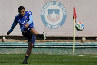 Futbol, entrenamiento de la seleccion chilena. Los jugadores de la seleccion chilena son fotografiados durante su practica en el complejo deportivo Juan Pinto Duran como parte de su preparacion para los proximos partidos amistosos contra Canada, Estados