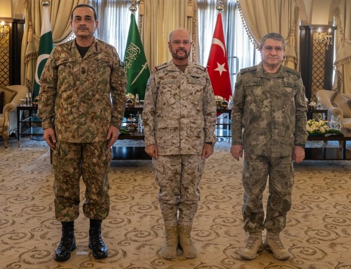 Los representantes militares de Arabia Saudí, Pakistán y Turquía