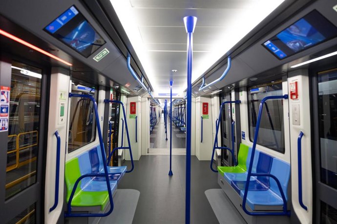 Archivo - Detalle del primer tren automático que prestará servicio en la Línea 6 de Metro