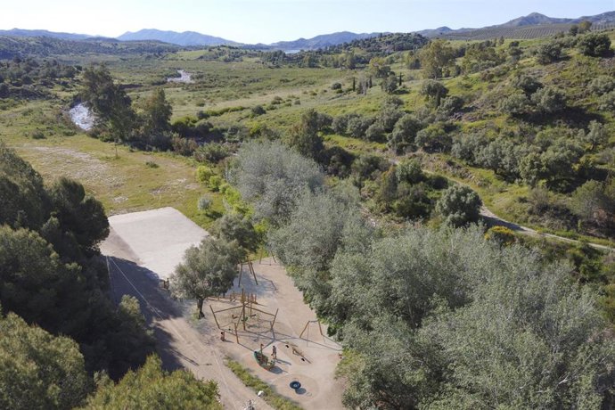 La Diputación continúa la mejora del entorno del pantano de La Viñuela con una inversión de 619.000 euros en el área recreativa de Las Mayoralas