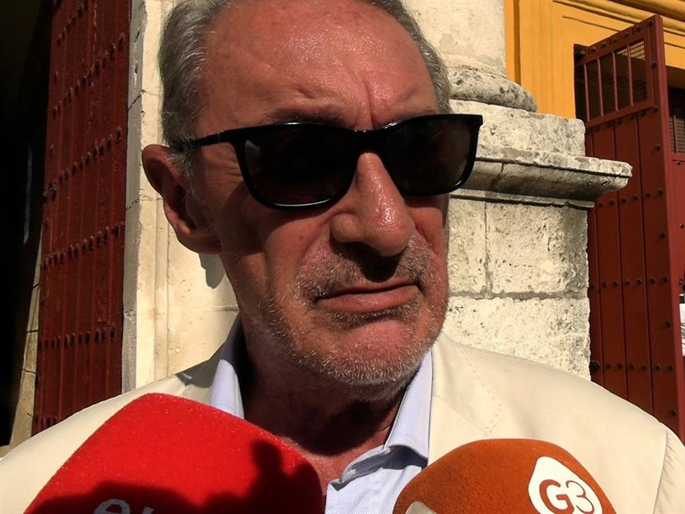 Carlos Herrera a su llegada a la Feria de San Miguel de Sevilla