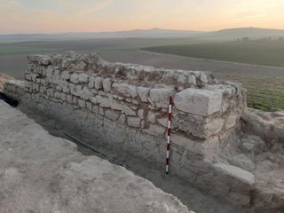 Archivo - Una de las zonas excabadas en el Castillo de Dos Hermanas, en Montemayor (Córdoba).