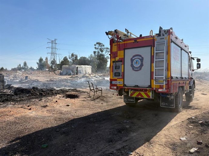 Imagen del asentamiento chabolista tras el incendio en Palos de la Frontera (Huelva).