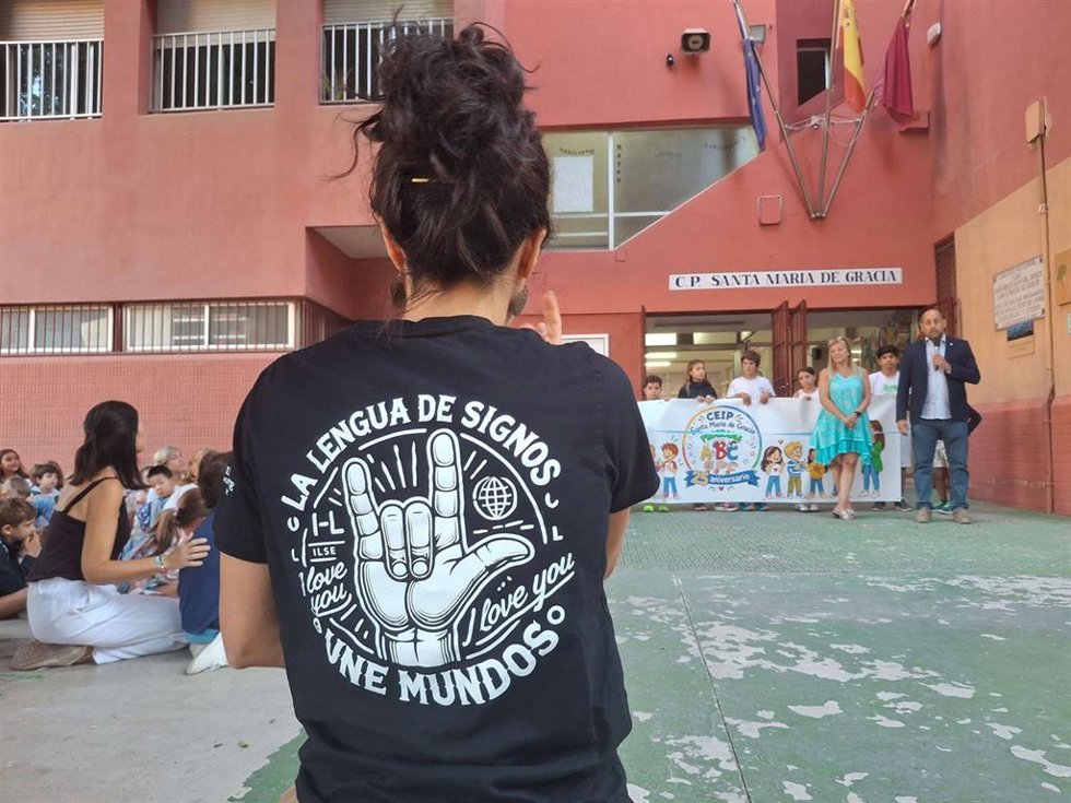 Estudiantes Durante La Celebración De Los 25 Años Del Programa ABC Para Alumnos Con Discapacidad Auditiva.