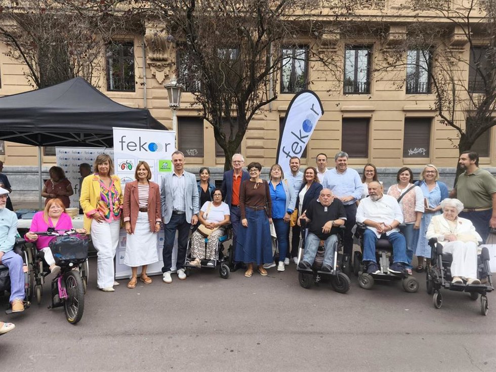 Foto con autoridades