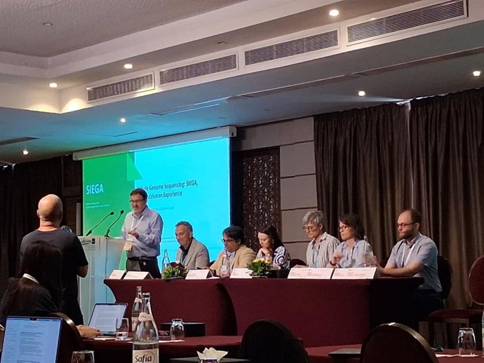 El jefe de Servicio de Seguridad Alimentaria, Alberto Chaves, de la SG de Salud Pública y Promoción de Salud, durante la presentación del sistema SIEGA en el congreso internacional celebrado en Túnez del 24 al 25 de septiembre.