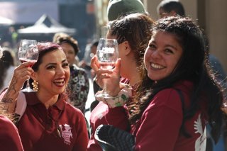 Santiago, 4 de septiembre 2025.  Dia nacional del vino, se celebra con fiesta enoturistica en calle Nueva York en el centro de Santiago.  Diego Martin/Aton Chile