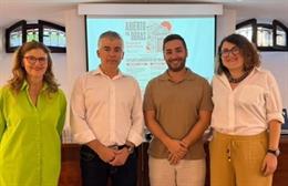 El alcalde de Martos (2i), Emilio Torres, en la primera sesión del programa 'Abierto por obras', junto a los concejales de Cultura y Urbanismo y la técnico de Patrimonio Histórico.