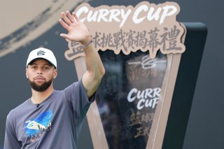 14 September 2026, China, Hong Kong: NBA star Stephen Curry attends an event at Shun Tak Fraternal Association Leung Kau Kui College, in Hong Kong. Photo: Ellan Mad/Nexpher via ZUMA Press Wire/dpa