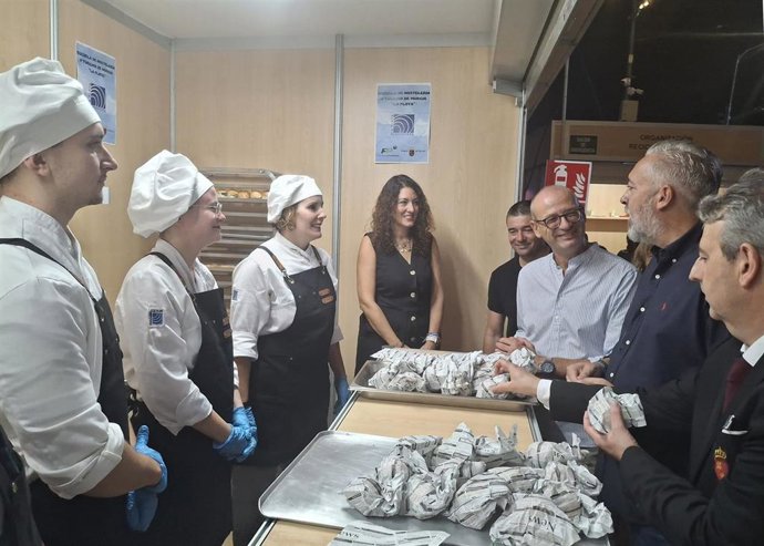 Estudiantes de la Escuela de Hostelería y Turismo de Murcia 'La Flota' participan estos días en la XVIII edición de la Feria del Vino y la Gastronomía 'SanVino' de Santomera