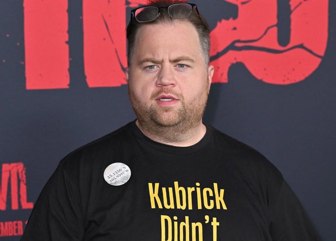 Paul Walter Hauser explica el misterioso pin que llevó al estreno de Resident Evil y su conexión con Epstein