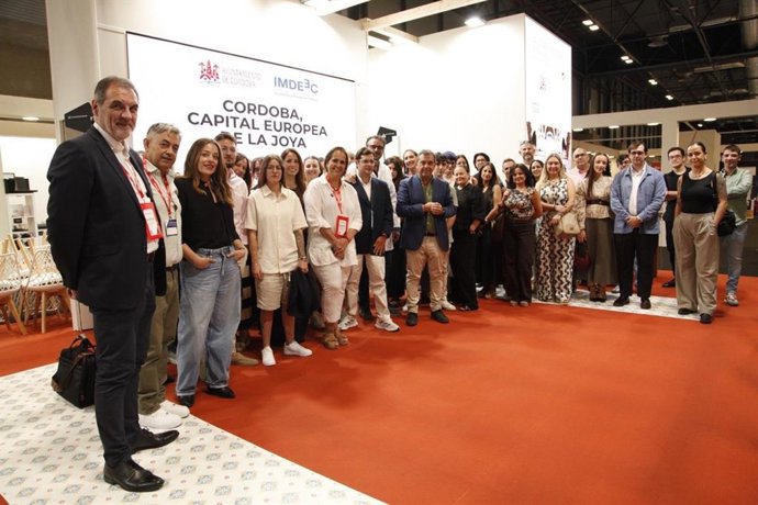Delegación cordobesa en el stand institucional de Córdoba.