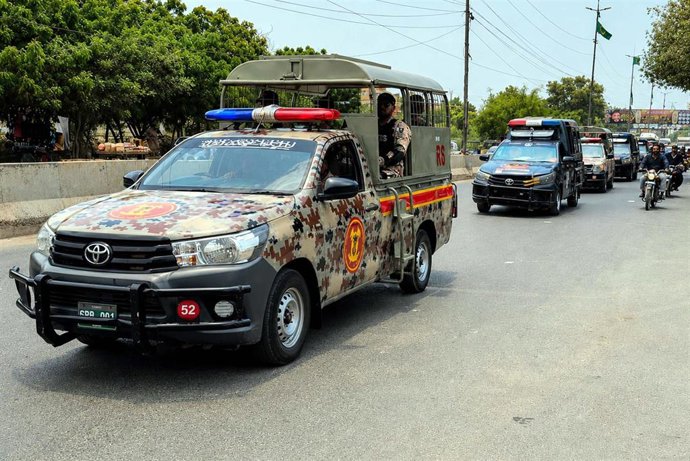 Archivo - Imagen de archivo de vehículos de las fuerzas de seguridad de Pakistán.
