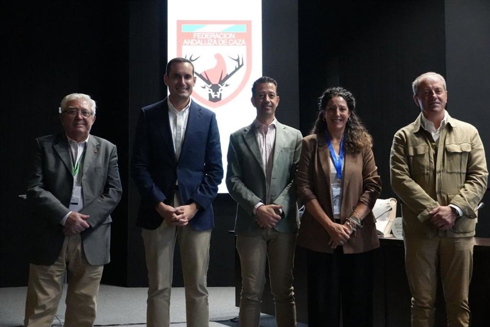 El presidente de la Diputación de Jaén, Juan Latorre, ha puesto de relieve la importancia de la actividad cinegética en la conservación de los entornos naturales y de su fauna